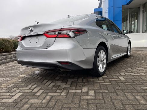 Used 2022 Toyota Camry LE image 5