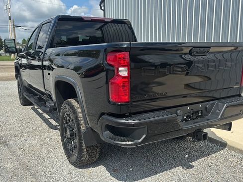 Used 2022 Chevrolet Silverado 2500 LT w/ Midnight Edition AWD/4WD image 3