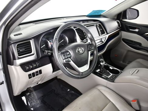 Used 2016 Toyota Highlander Limited w/ Driver Technology Package AWD/4WD image 37