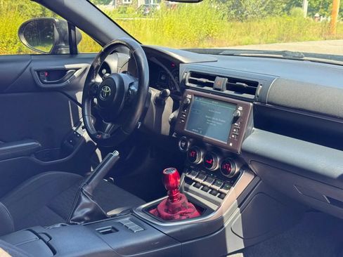 Used 2022 Toyota GR86 w/ ALL Weather Mat Package (TMS) RWD image 15