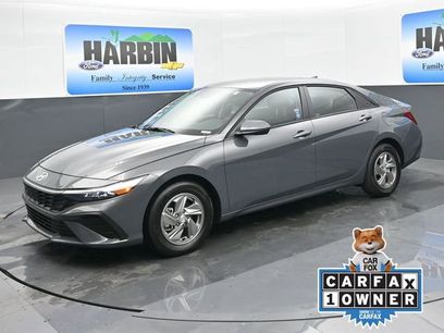 Used 2025 Hyundai Elantra SE