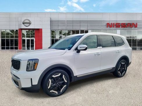 Used 2023 Kia Telluride EX w/ EX Captain's Chair Package AWD/4WD image 5