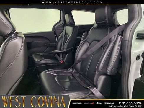 Used 2024 Chrysler Pacifica Limited FWD image 19