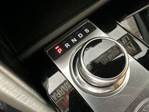 Used 2020 Land Rover Discovery HSE image 26