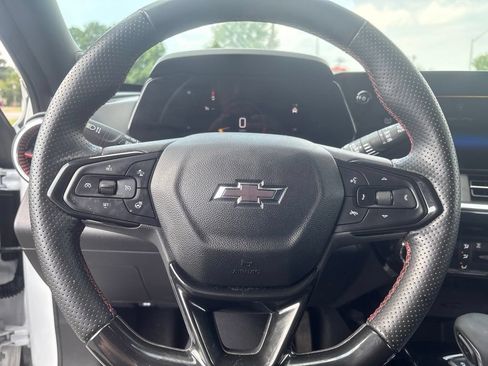 Used 2024 Chevrolet Trax RS FWD image 39