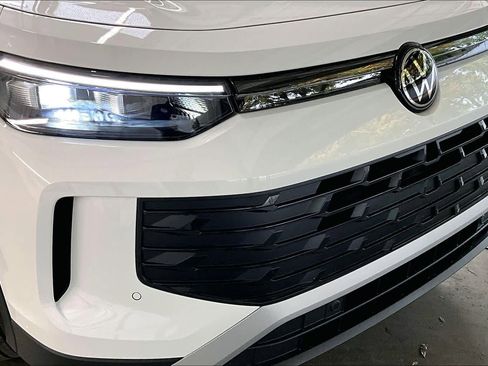 New 2026 Volkswagen Tiguan SE image 33