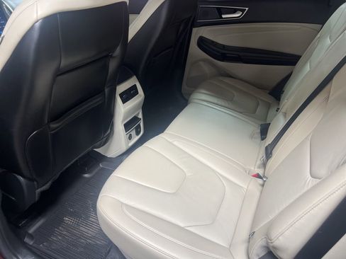 Used 2021 Ford Edge Titanium image 8