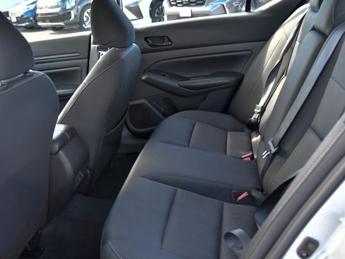 Used 2024 Nissan Altima 2.5 SV FWD image 32