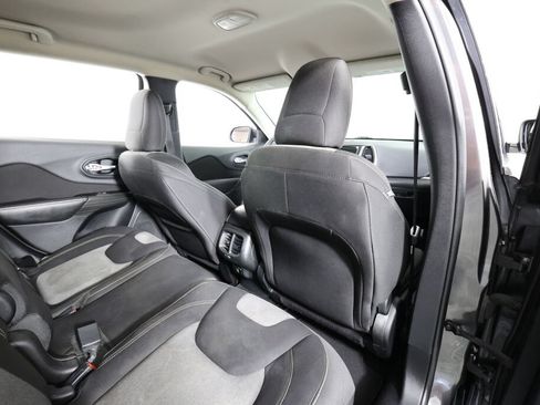 Used 2014 Jeep Cherokee Latitude FWD image 19