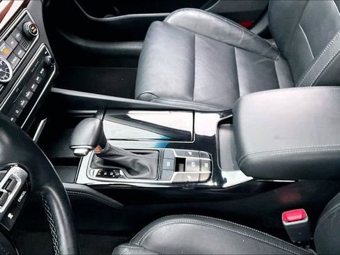 Used 2019 Kia Cadenza Technology image 15