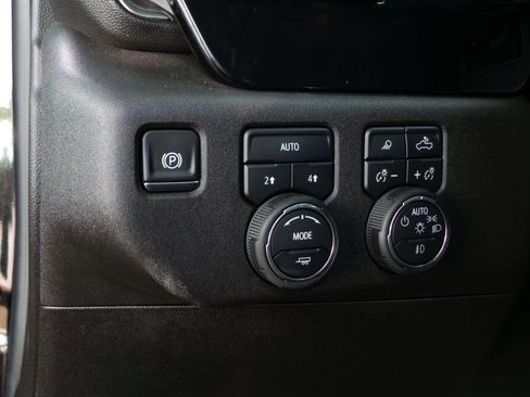Used 2025 Chevrolet Silverado 1500 RST w/ Dark Appearance Package AWD/4WD image 16