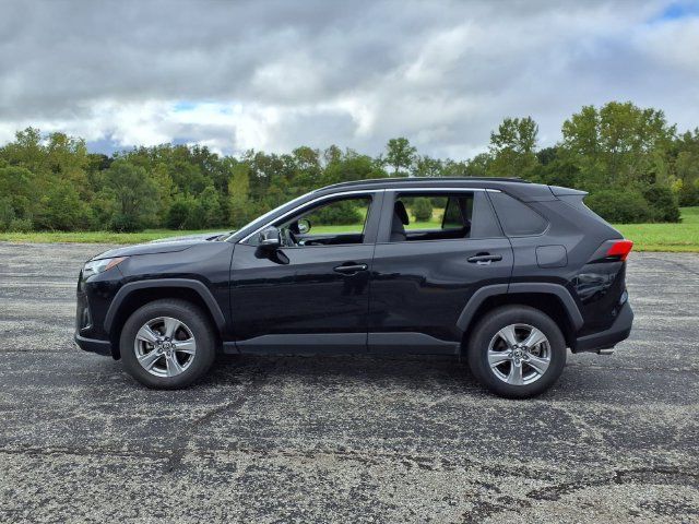 Used 2025 Toyota RAV4 XLE AWD/4WD image 11