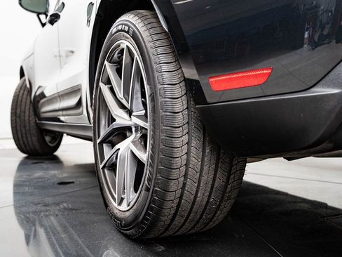 Certified 2025 Porsche Macan AWD/4WD image 48