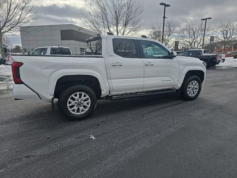 Certified 2024 Toyota Tacoma SR5 image 9