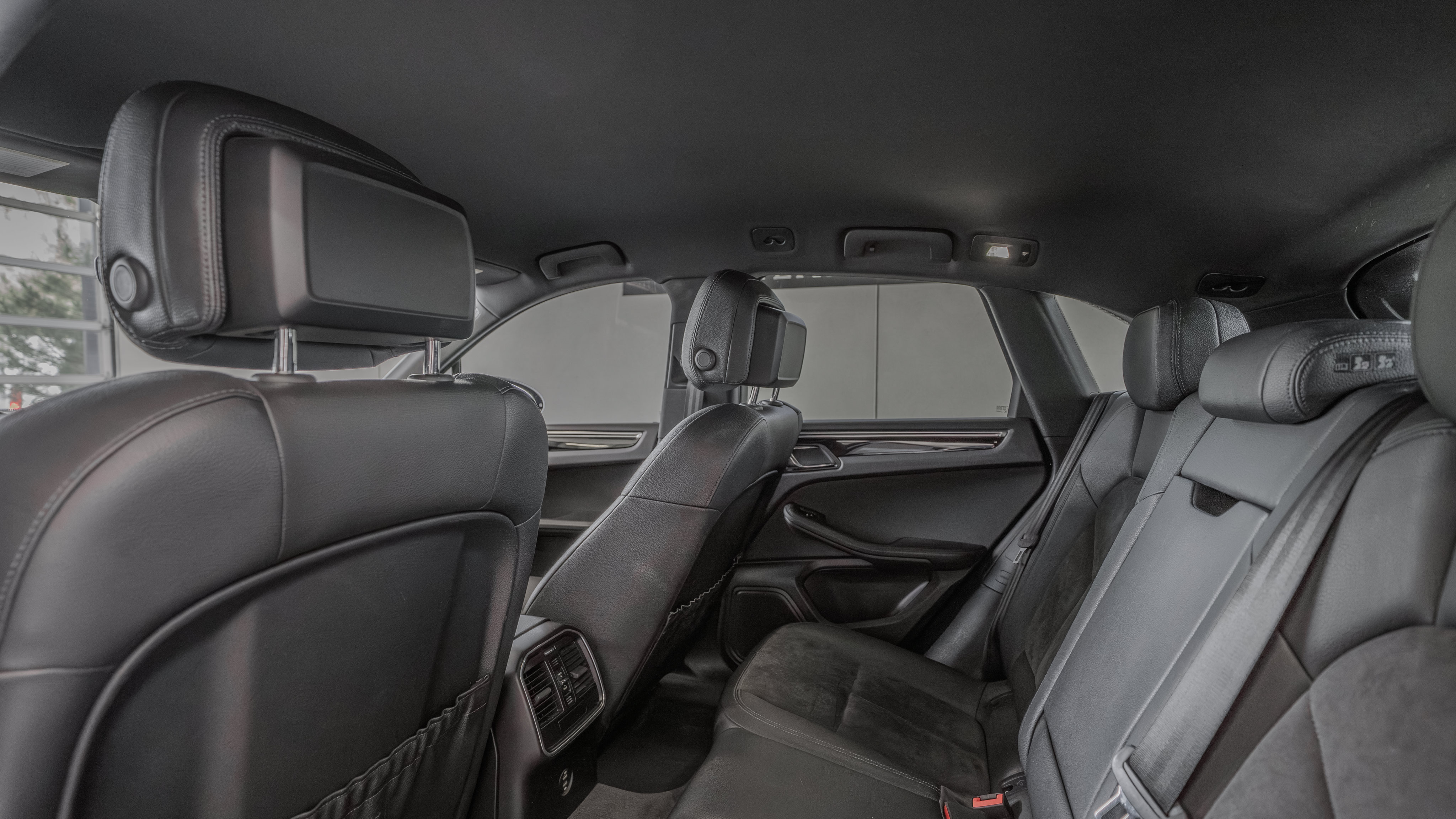 Used 2020 Porsche Macan AWD/4WD image 25