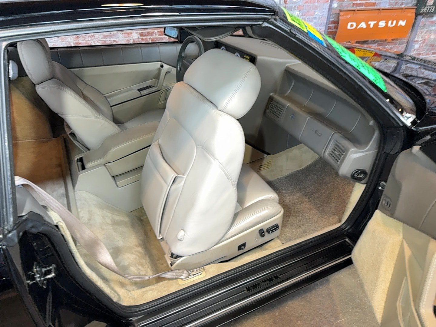 Used 1993 Cadillac Allante FWD image 91