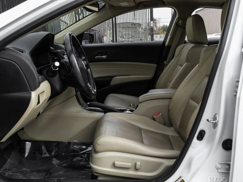 Used 2017 Acura ILX image 3