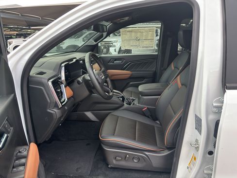 New 2025 GMC Canyon AT4 w/ LPO, Off Road Lift Package AWD/4WD image 12