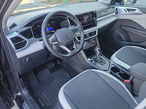 Certified 2025 Volkswagen Taos SE image 34