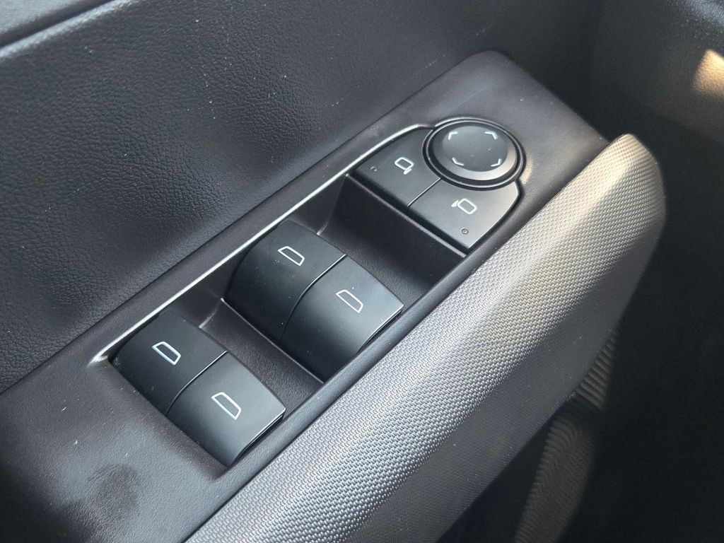 Used 2025 Chevrolet Colorado W/T AWD/4WD image 30