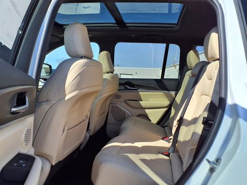 New 2026 Jeep Grand Cherokee Limited w/ Luxury Tech Group II AWD/4WD image 21