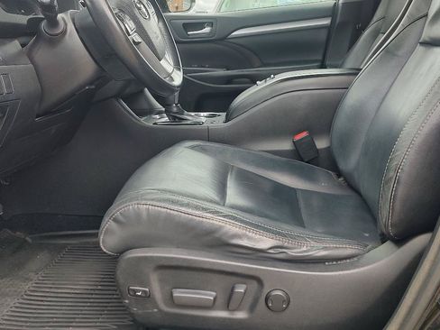Used 2018 Toyota Highlander XLE AWD/4WD image 9
