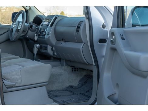 Used 2014 Nissan Frontier SV w/ SV Value Truck Package image 10