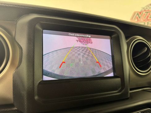 Used 2018 Jeep Wrangler Unlimited Sport S image 18