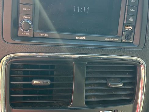 Used 2019 Dodge Grand Caravan SXT image 39