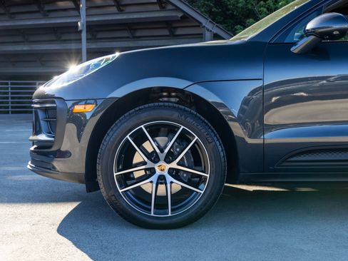 Certified 2025 Porsche Macan image 13