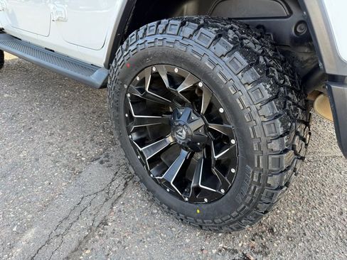 Used 2021 Jeep Wrangler Unlimited Sahara AWD/4WD image 18