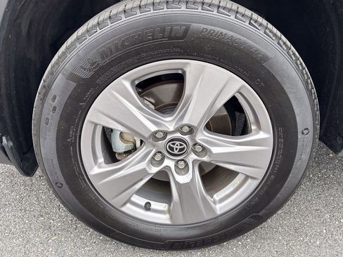 Used 2025 Toyota RAV4 XLE AWD/4WD image 47