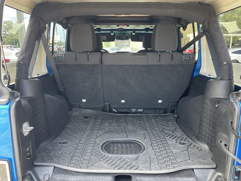 Used 2015 Jeep Wrangler Unlimited Rubicon w/ Connectivity Group AWD/4WD image 36