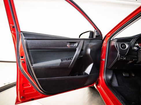 Used 2018 Toyota Corolla LE image 22