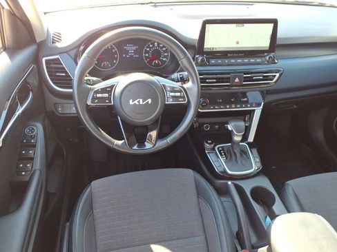 Used 2023 Kia Seltos S w/ Navigation Package FWD image 11