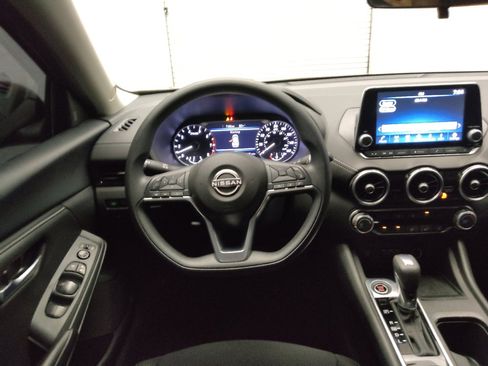 Used 2025 Nissan Sentra SV FWD image 22
