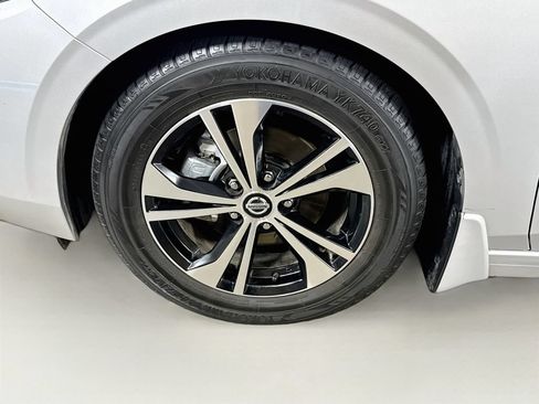 Used 2020 Nissan Sentra SV w/ Lighting Package FWD image 37