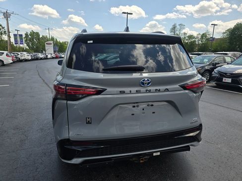 Used 2024 Toyota Sienna XSE w/ XSE Plus Package AWD/4WD image 6