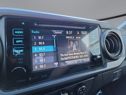 Used 2018 Toyota Tacoma TRD Sport w/ Technology Package AWD/4WD image 27