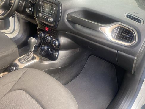 Used 2015 Jeep Renegade Latitude w/ Popular Equipment Group AWD/4WD image 20