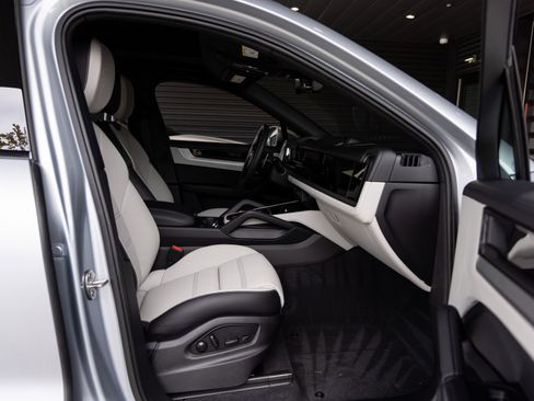 New 2026 Porsche Cayenne S image 34