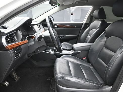 Used 2019 Kia Cadenza Premium image 13