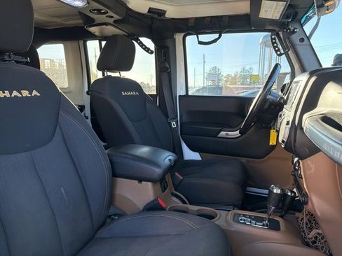 Used 2015 Jeep Wrangler Unlimited Sahara w/ Connectivity Group image 15