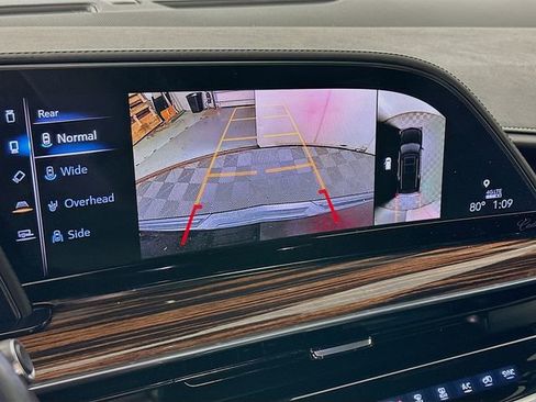 Used 2021 Cadillac Escalade Luxury AWD/4WD image 18