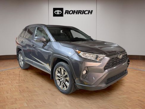 Used 2020 Toyota RAV4 XLE Premium image 3