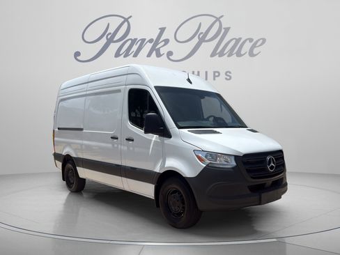Used 2025 Mercedes-Benz Sprinter 2500 image 8