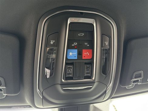 New 2025 Jeep Grand Cherokee L Altitude image 16