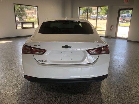 Used 2020 Chevrolet Malibu LT w/ Leather Package FWD image 4