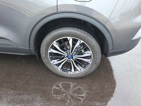 Used 2022 Ford Escape SE w/ SE Sport Appearance Package image 16