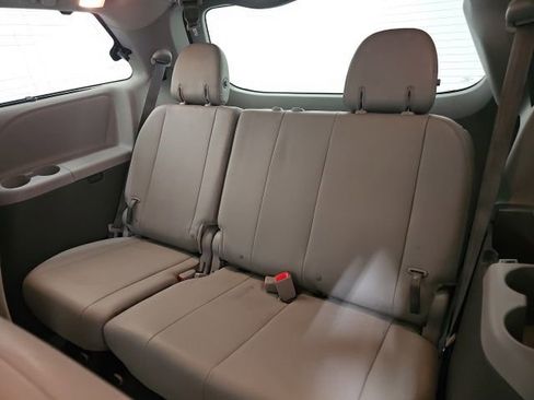 Used 2019 Toyota Sienna XLE w/ XLE Navigation Package image 28
